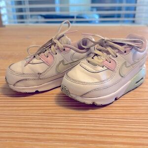 Gently used toddler girls Nike Air Max size 8.